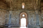 Мраморные колонны  — часть  былой роскоши замка.