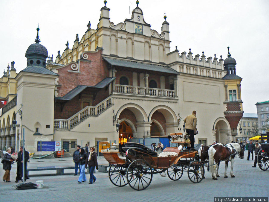 Ну какая же средневековая Рыночная площадь без карет :)) Ну какая же средневековая Рыночная площадь без карет :))