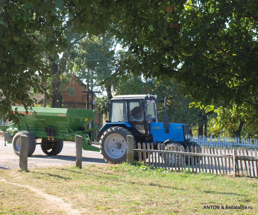 Снова трактора. Новоукраинка, Украина