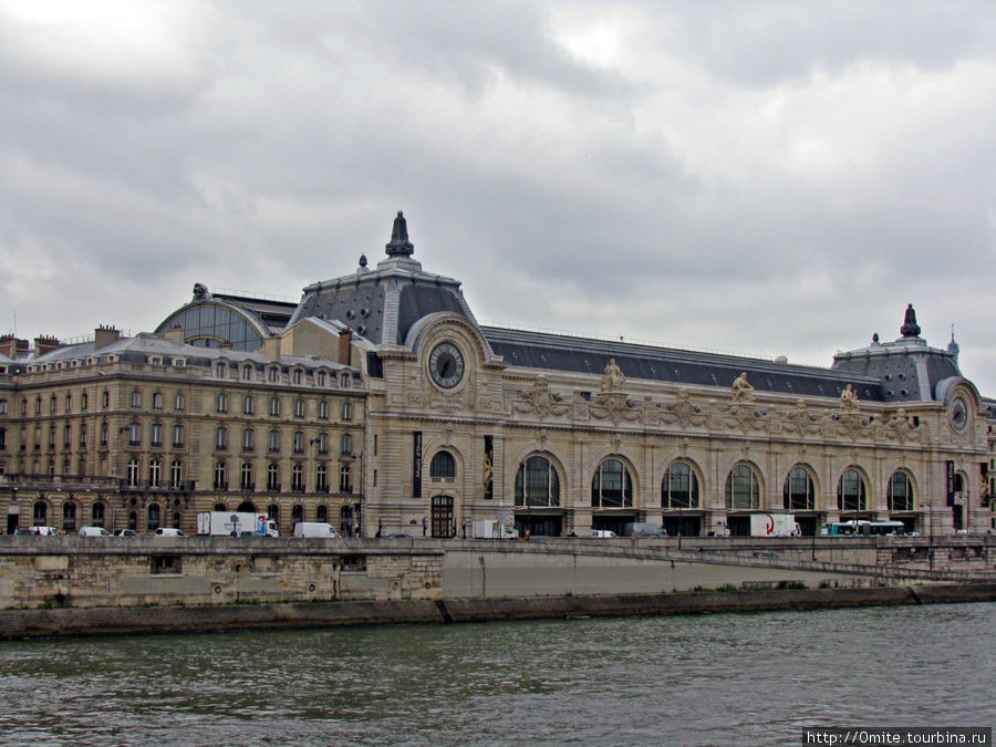 Не могу не упомянуть реконструкцию вокзала, расположенного напротив Лувра и превращенного в музей Д, Орсе. Какие молодцы парижане, сохраняют все старинные здания, а внутреннее пространство наполняют современным содержанием. Париж, Франция