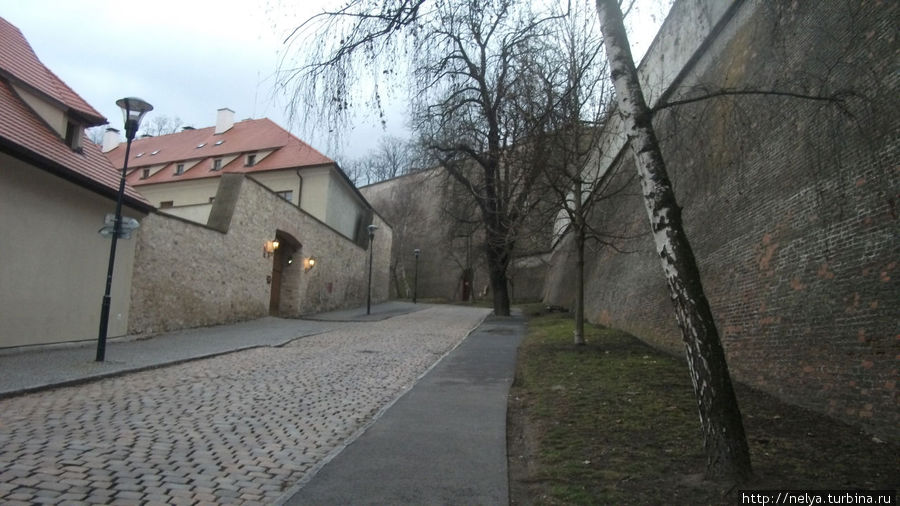 Дорога от Страговского монастыря на Петршин холм. Есть ещё один способ подняться туда- фуникулёр Прага, Чехия