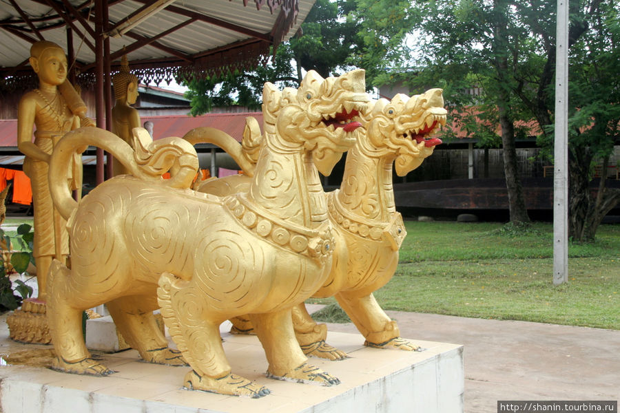 Львы, жирафы и слоны - в монастыре Вьентьян, Лаос