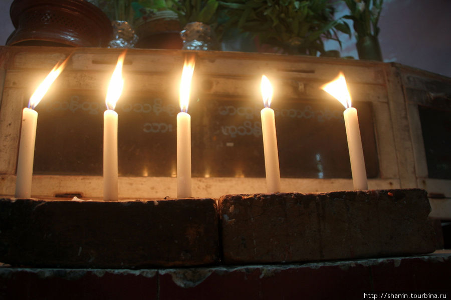 Свечи Монива, Мьянма