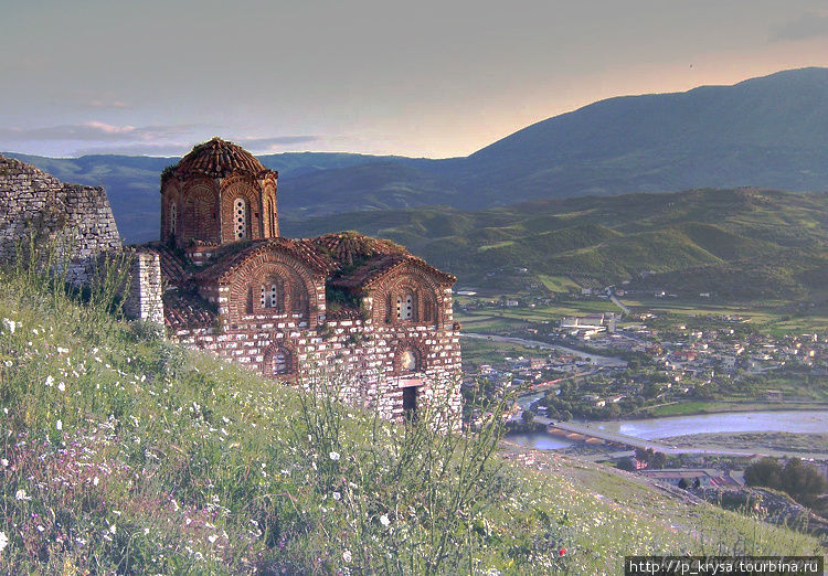 Церковь Святой Троицы Берат, Албания