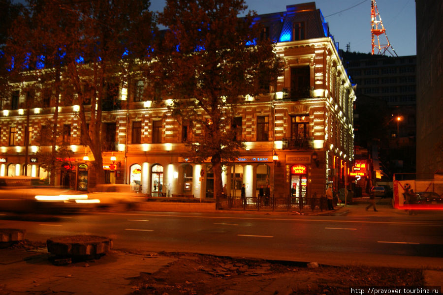 Проспект Руставелли ночью Тбилиси, Грузия Проспект Руставелли ночью Тбилиси, Грузия