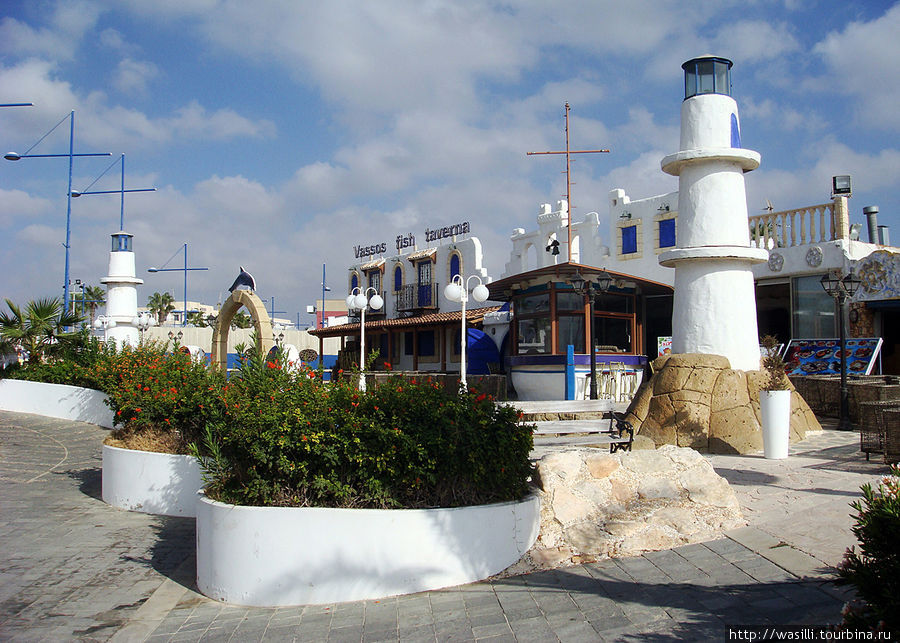 Рыбная таверна с маяками. Айя-Напа, Кипр