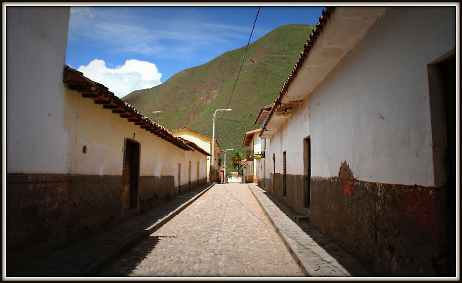 Улочка на которой находится музей Андауайлияс, Перу