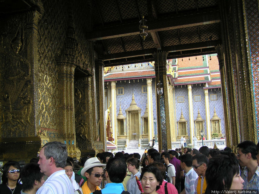очередь паломников к Изумрудному Будде Бангкок, Таиланд
