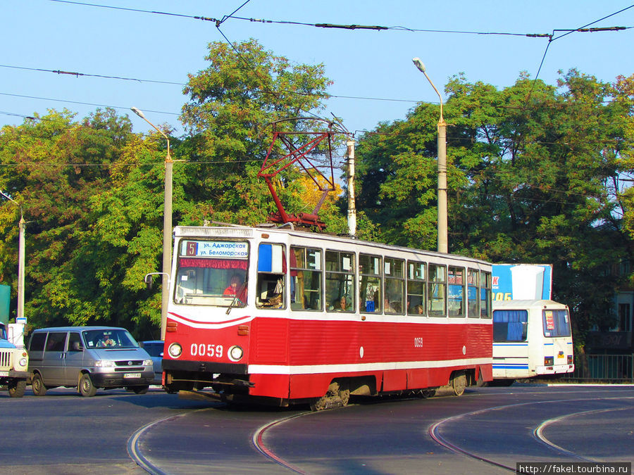 Краматорск.Трамвай КТМ-5 на улице Орджоникидзе. Донецк, Украина