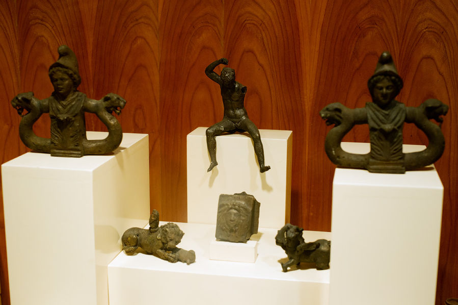 Статуэтки Статуэтки