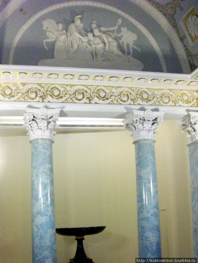 Фрагмент малого зала или библиотеки графини С.В.Строгановой с рельефом 