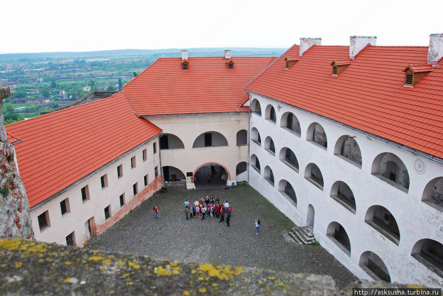 Средний замок с высоты Верхнего замка. Мукачево, Украина