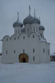 Софийский собор — первая каменная постройка города, главный собор Вологодского кремля. Сооружён в 1568 — 1570 годах по распоряжению Ивана Грозного.
