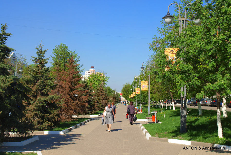 Зеленая часть бульвара. Белгород, Россия