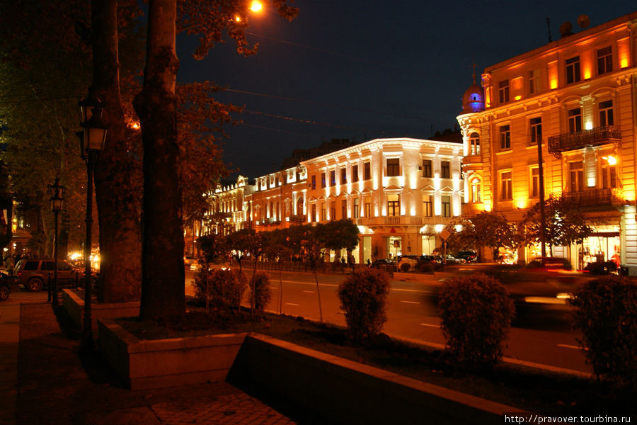 Проспект Руставелли ночью Тбилиси, Грузия Проспект Руставелли ночью Тбилиси, Грузия