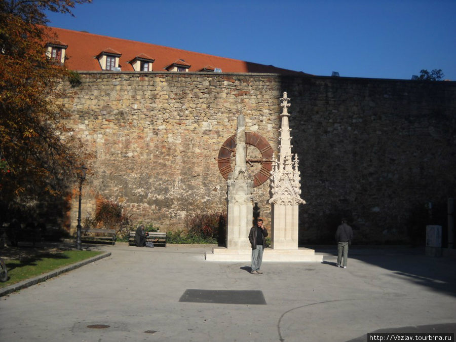 У стены Загреб, Хорватия