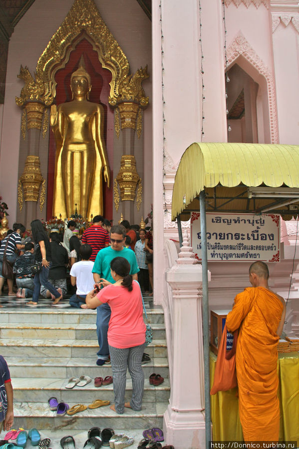 Чеди-Пра-Патхом храм с большим Буддой Накхон-Патом, Таиланд