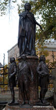 Юмористическая копия памятника основателям города Одессы.
