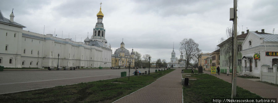 Примерно в 13.30 начинаю фотографировать панораму на Кремлевской площади. Россия