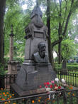 Могила Достоевского в Некрополе мастеров искусств