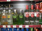 На спиртное, конечно, цены выше, чем в России. Но это только на крепкие напитки. 
Но никаких ограничений по продаже спиртного нет.