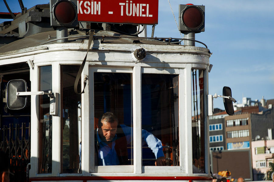 Исторический Трамвай на бульваре Истиклал Стамбул, Турция