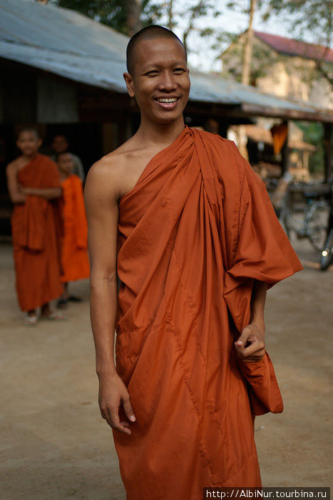 Дамрон, монах-менеджер Prey Chlak Pagoda, Svay Reing. Камбоджа