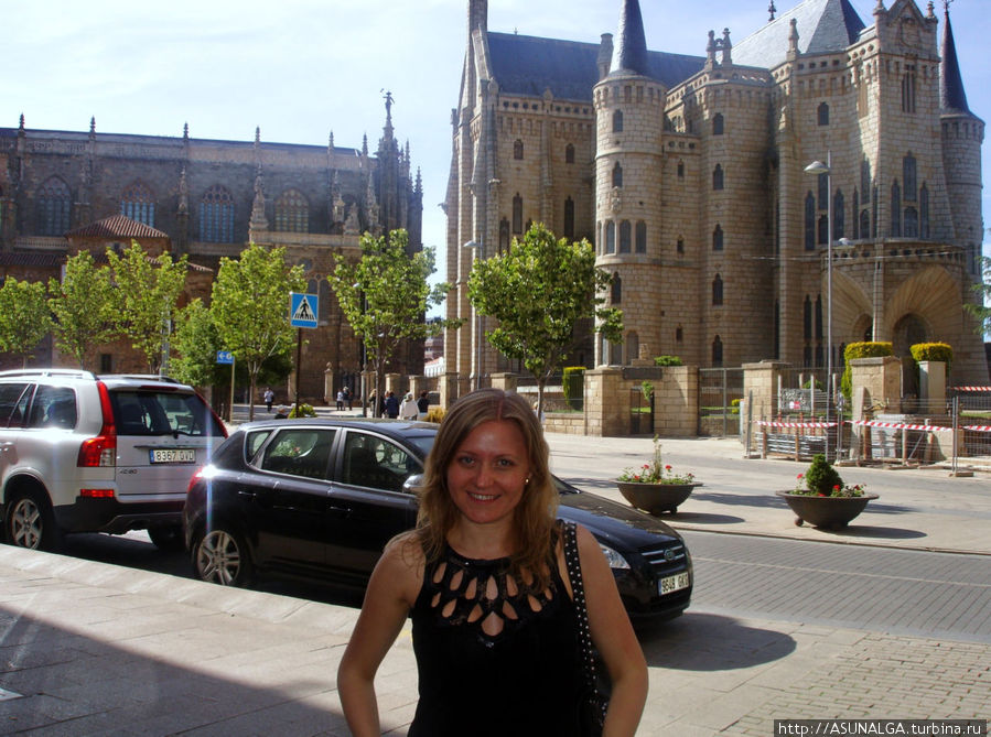 вид на собор и дворец Гауди Асторга, Испания
