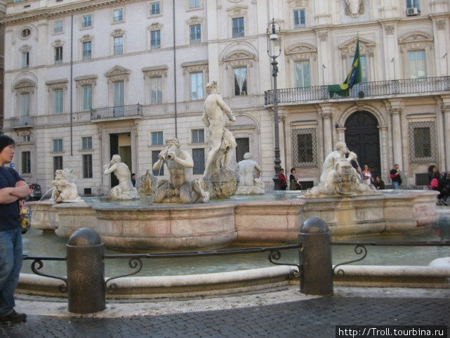Южный из трех фонтанов Рим, Италия