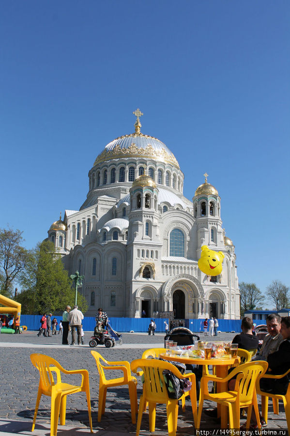 Ложка дёгтя в бочке мёда Кронштадт, Россия Ложка дёгтя в бочке мёда Кронштадт, Россия