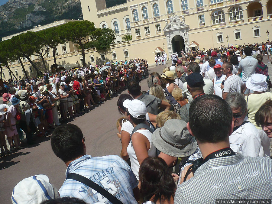 Смена караула у княжеского дворца Монако-Вилль, Монако
