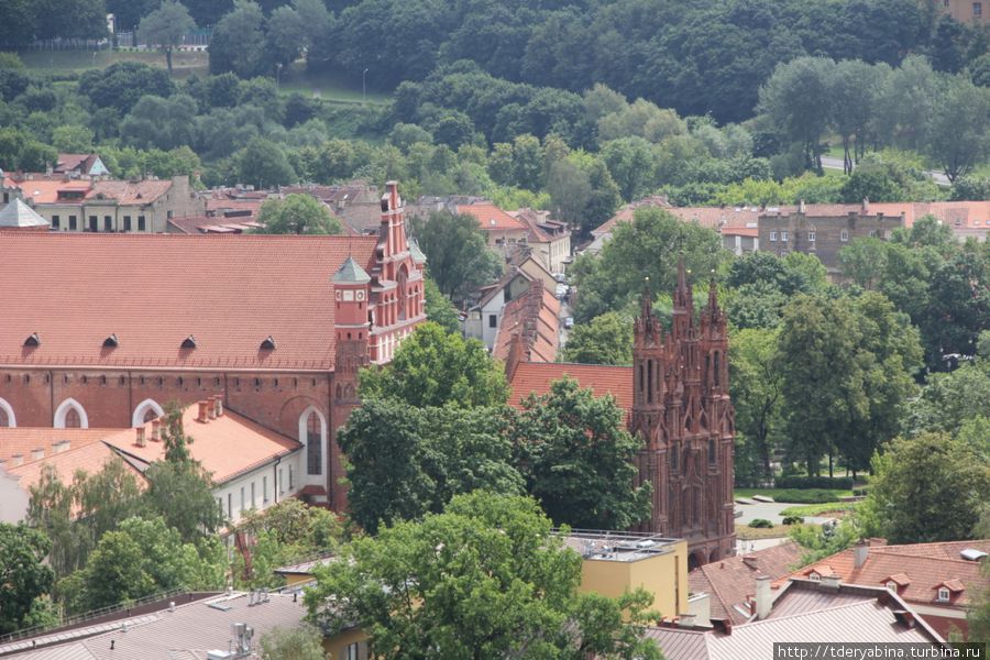 Еще один из символов Вильнюса — готический костел св. Анны Вильнюс, Литва