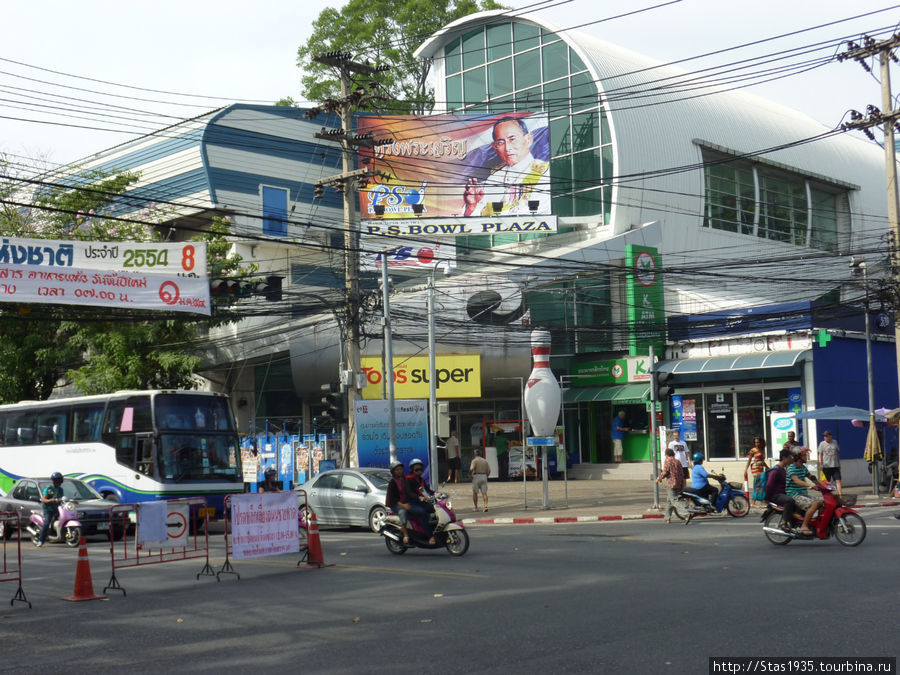 Паттайя. Супермаркет Tops на углу улиц Вторая и Центральная. Паттайя, Таиланд