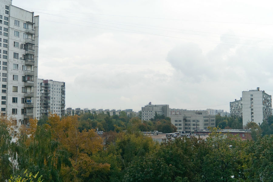 Приблизительно такой пейзаж открывается из окна большинства москвичей. Москва, Россия