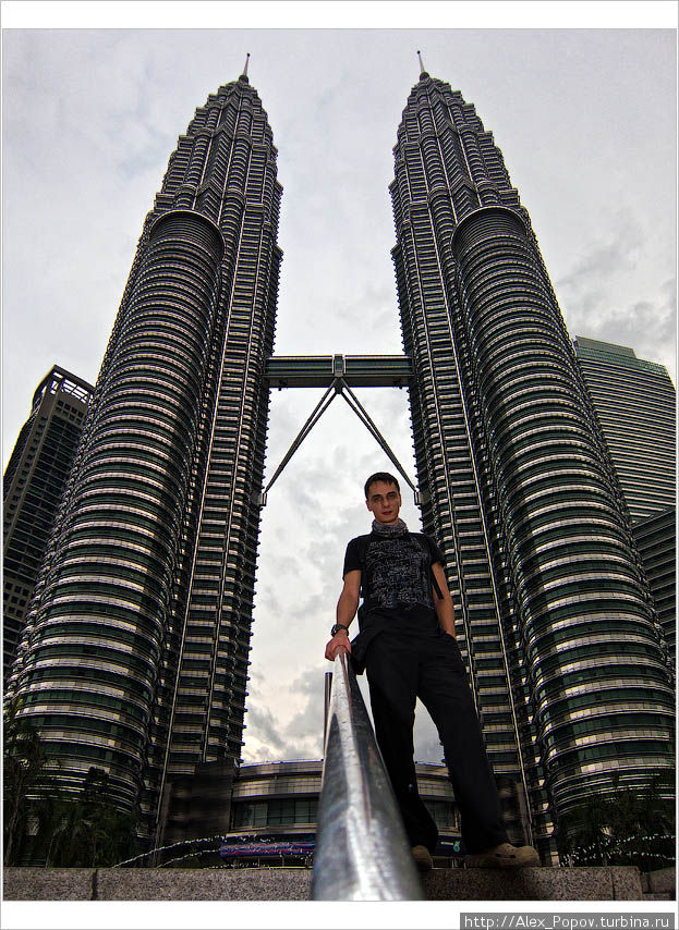 Не сфотографироваться на фоне было просто невозможно .)) Куала-Лумпур, Малайзия