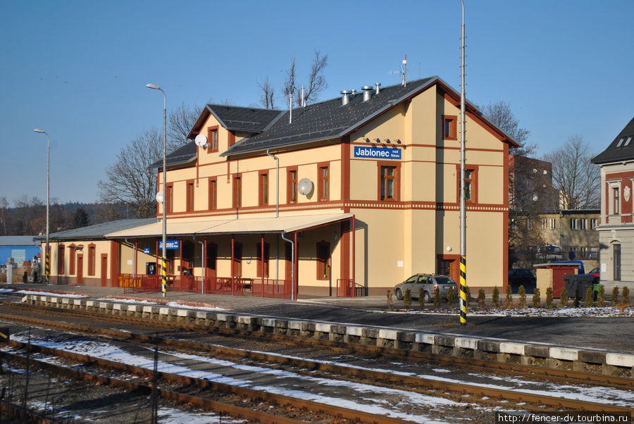 Вокзал сверкает новизной, как и все вокзалы Чехии Яблонец-над-Нисой, Чехия