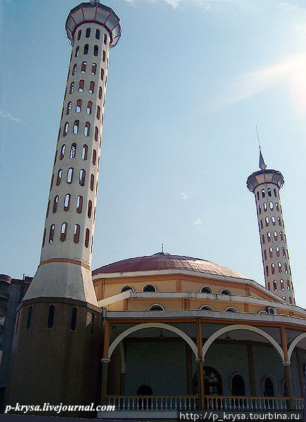 Мечеть с ажурными минаретами