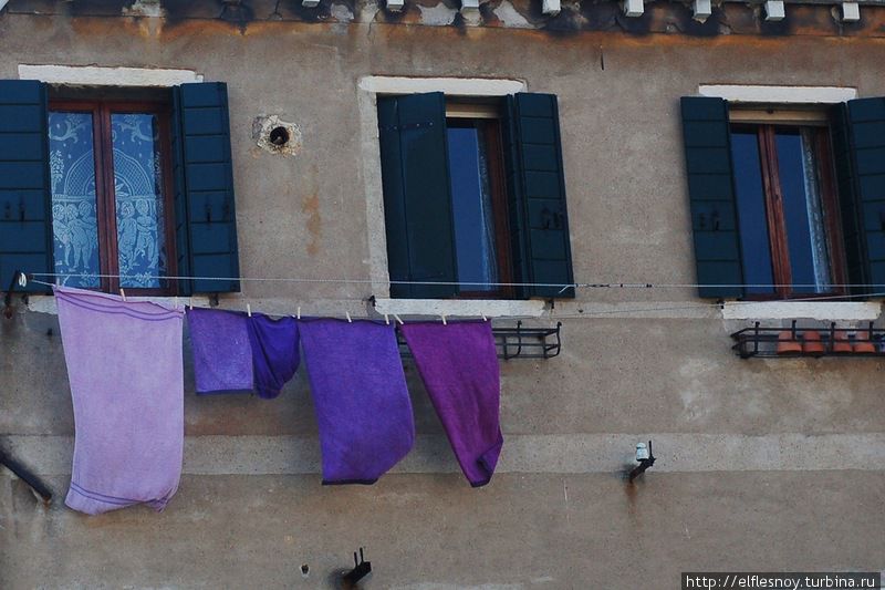 Здесь живут люди с четко сформированными вкусами. Если полотенца — то фиолетовые! Венеция, Италия