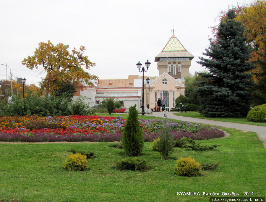 Вид на Духовский круглик со стороны площади. Витебск, Беларусь