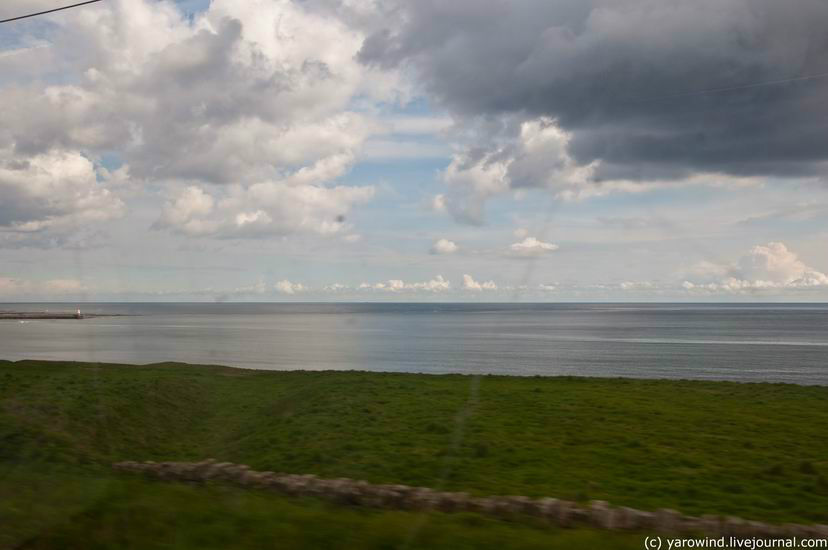 Ближе к границе с Шотландии, в районе города Бервик-апон-Твид (самый северный город Англии, между прочим), на горизонте показалось море. Эдинбург, Великобритания