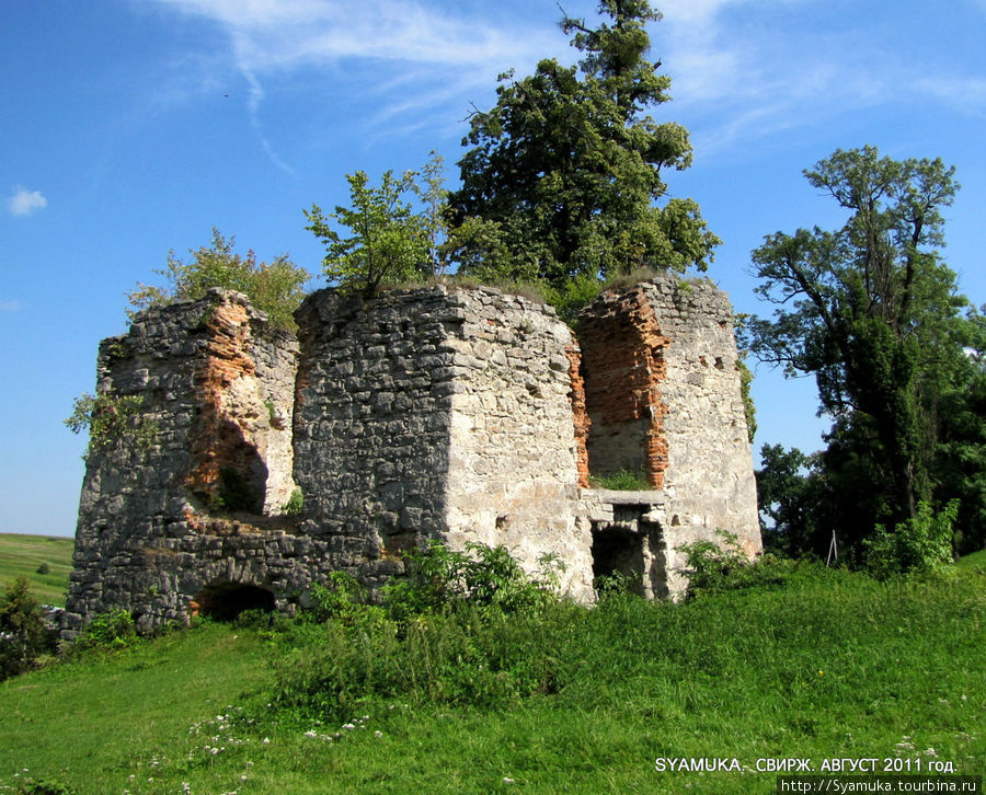 Руины башни 15 века. Свирж, Украина