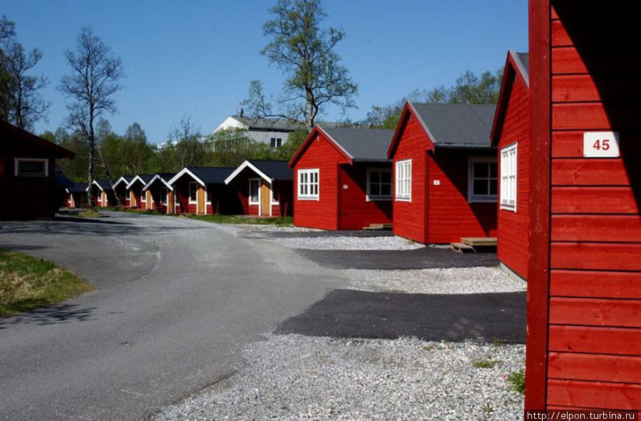 В одном из таких домиков мы жили. Фотография с сайта кемпинга. Тромсё, Норвегия