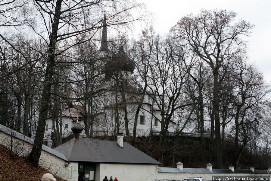 Могила Пушкина в Святогорском монастыре Пушкинские Горы, Россия