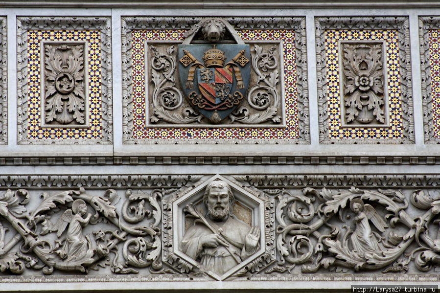 Такие гербы на фасаде собора Флоренция, Италия
