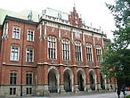 Старое здание университета