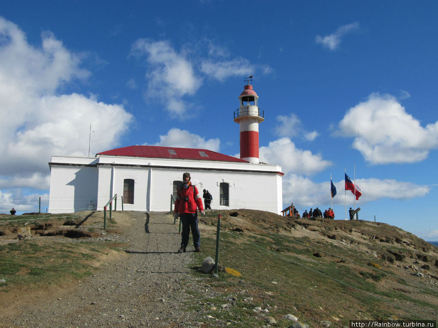 Вот мы и добрались к маяку — центру заповедника и месту жительства смотрителя. Остров Магдалена, Чили