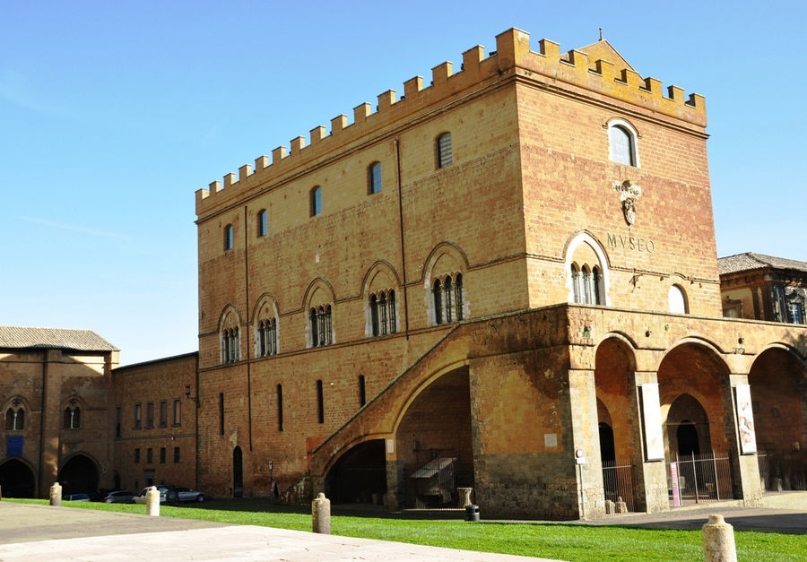Папский Дворец Орвието, Италия