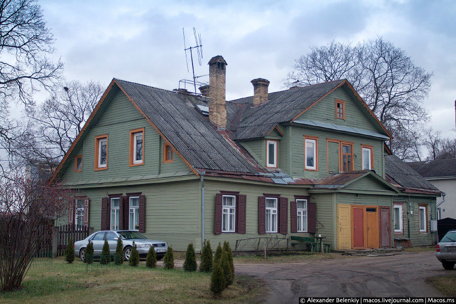 Дом на четыре квартиры, у каждого — свой вход. Вильнюс, Литва