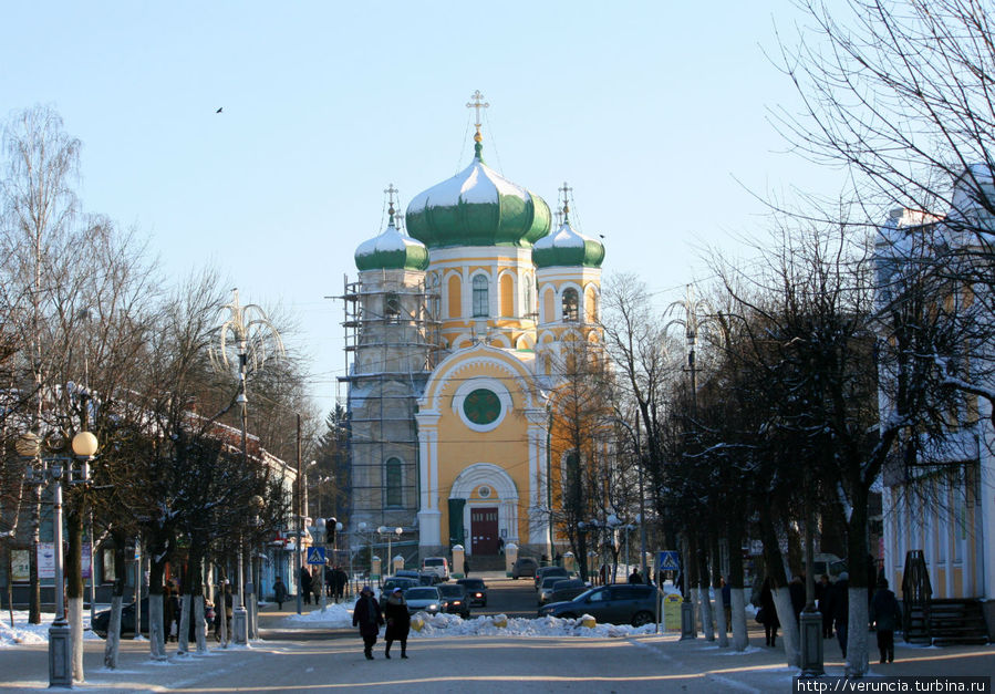 Соборная улица и Павловский собор. Гатчина, Россия