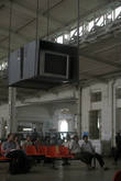 В зале ожидания есть телевизоры — прогресс, но они не работают — это же Мьянма